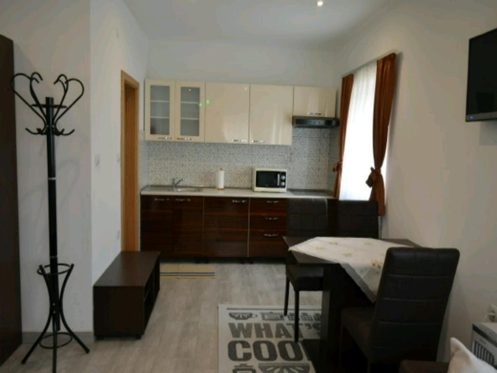 Guest House First Stop Rakovica Eksteriør bilde