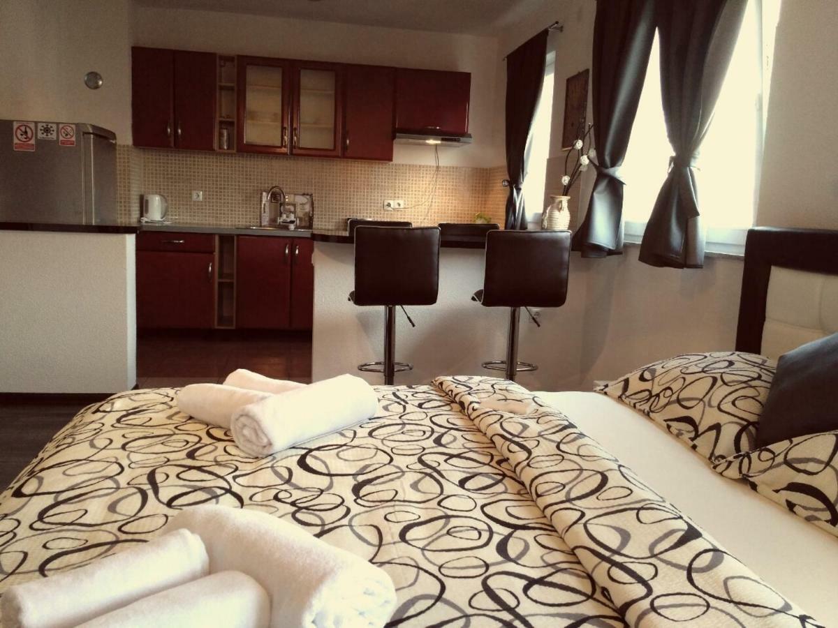 Guest House First Stop Rakovica Eksteriør bilde