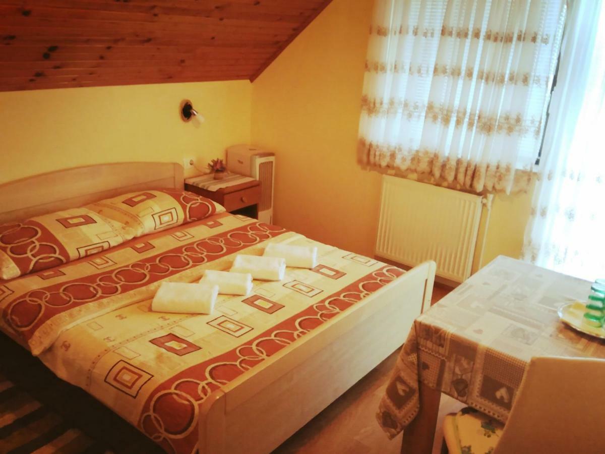 Guest House First Stop Rakovica Eksteriør bilde