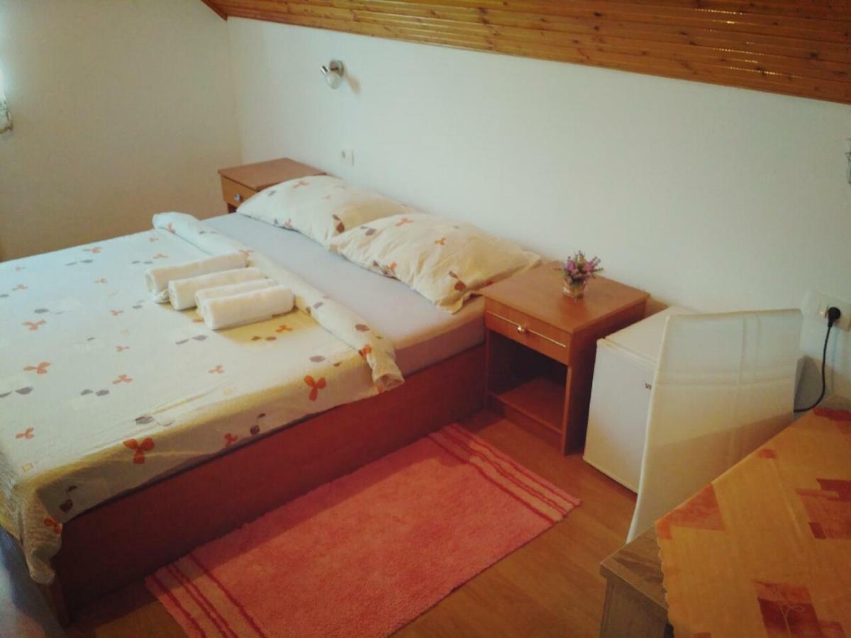 Guest House First Stop Rakovica Eksteriør bilde