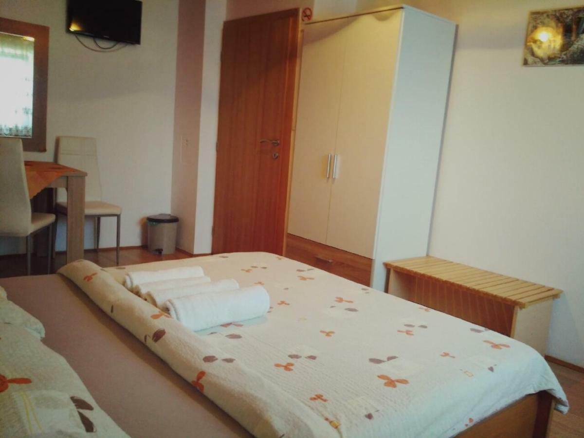 Guest House First Stop Rakovica Eksteriør bilde