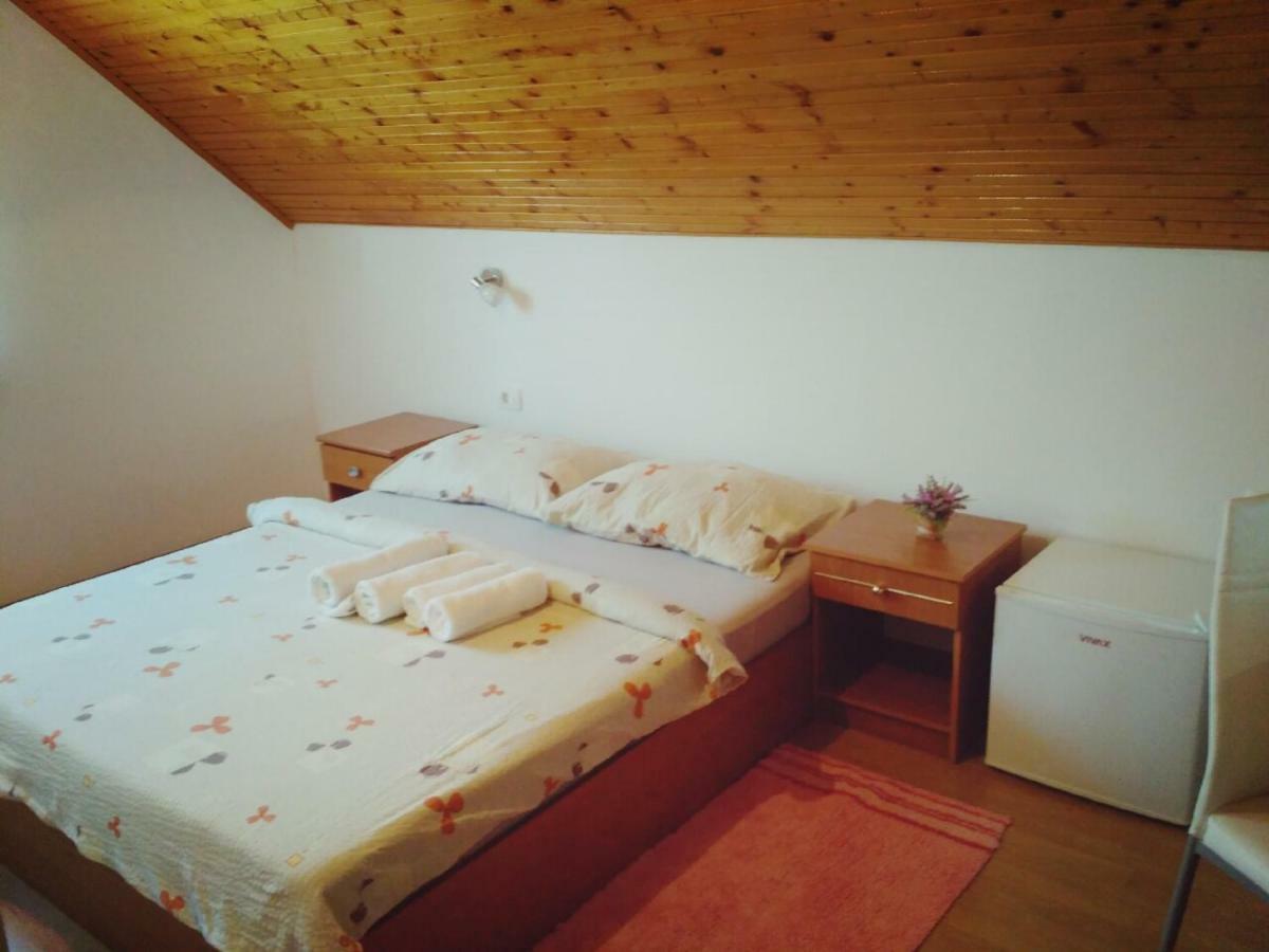 Guest House First Stop Rakovica Eksteriør bilde