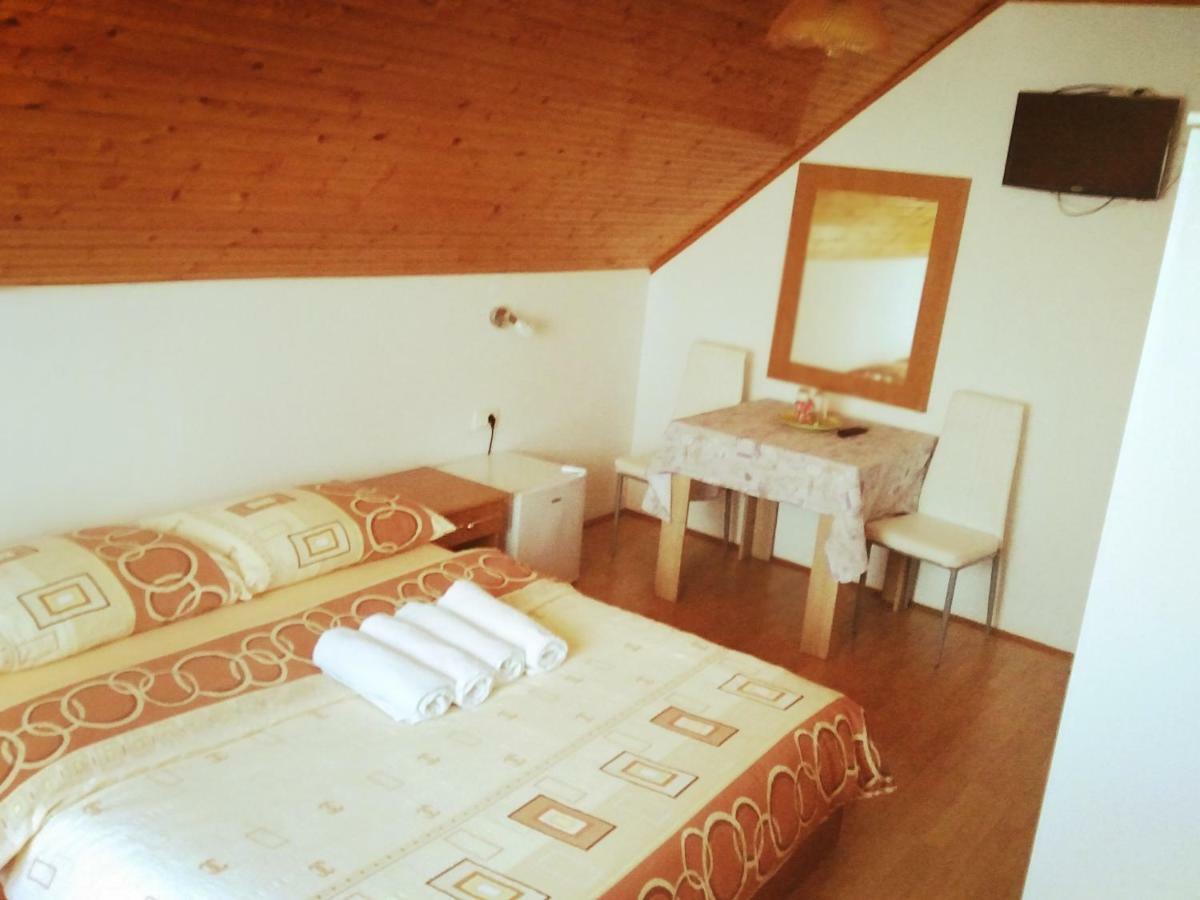 Guest House First Stop Rakovica Eksteriør bilde